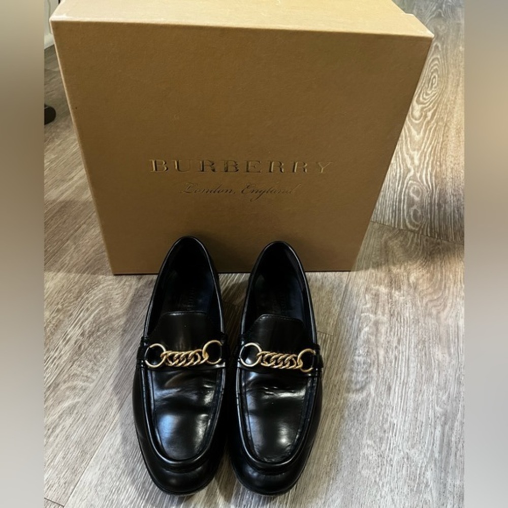 Burberry 100% Leather Slip On Loafers Size 7